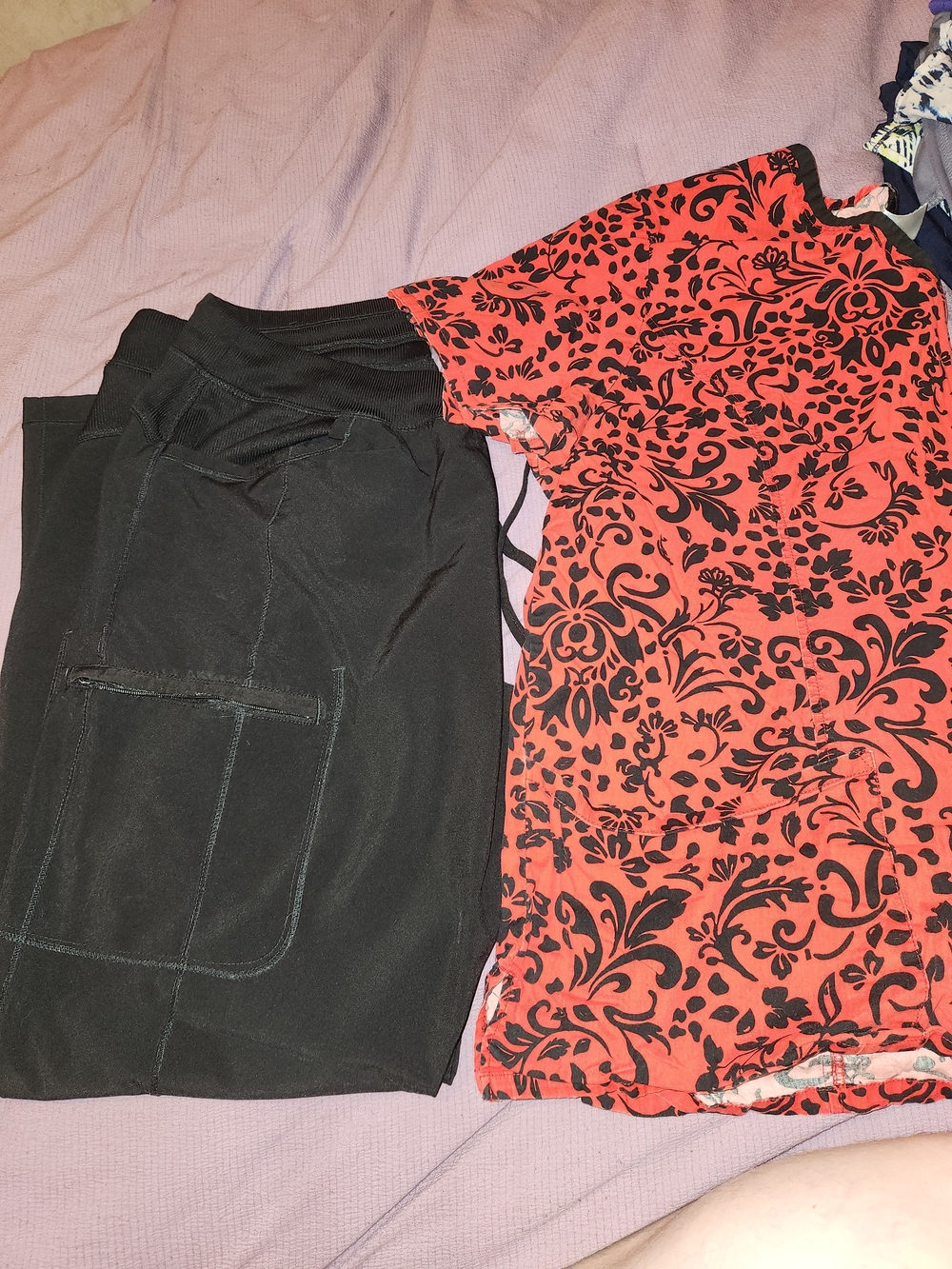 Black Scrub Pants & Red Floral-Print Top Set